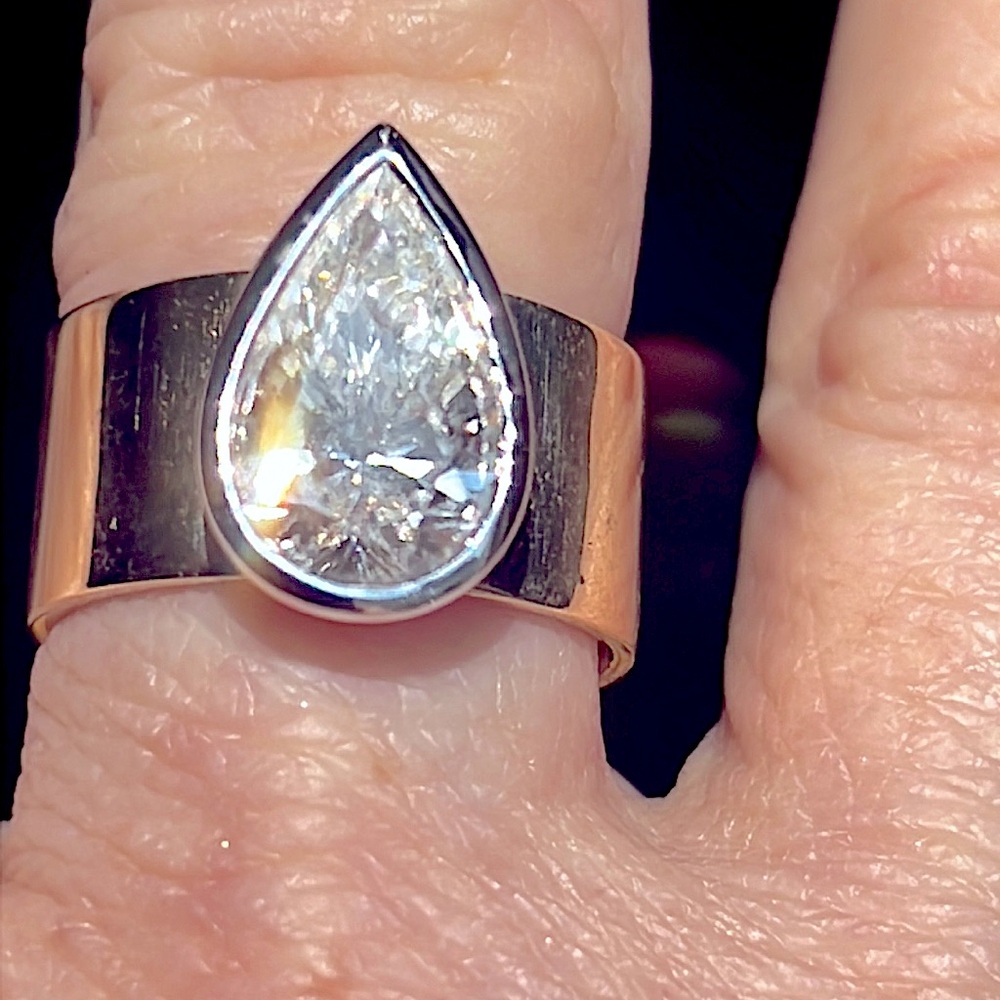 SOLD.   gold and 3.2 carat pear-shaped diamond. - Picture 10 of 11